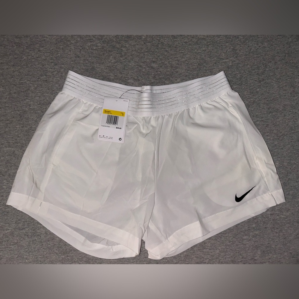 NIKE WOMENS SMALL POCKETED SHORT